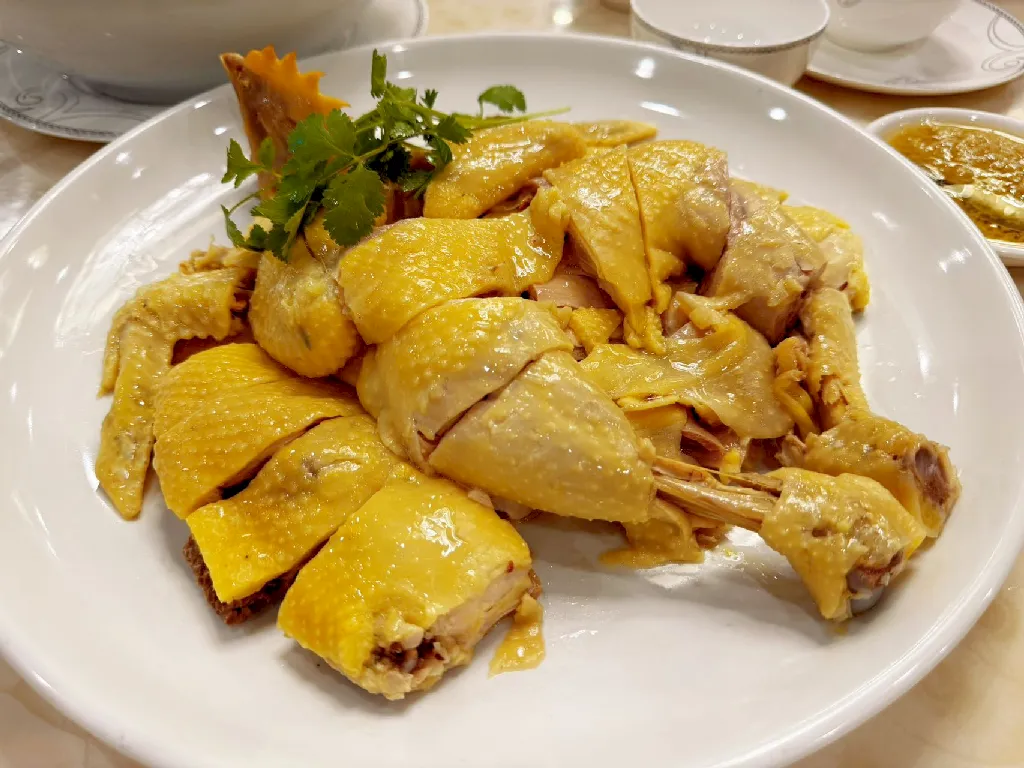 36. Poached Chicken in Spicy Sauce (Mild) 香滑贵妃鸡