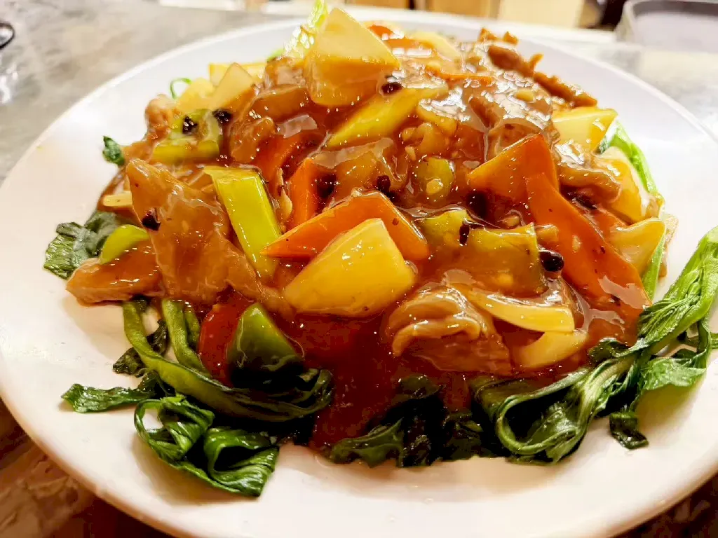 Beef Chow Fun with Green Pepper & Black Bean Sauce 豉椒牛肉炒河