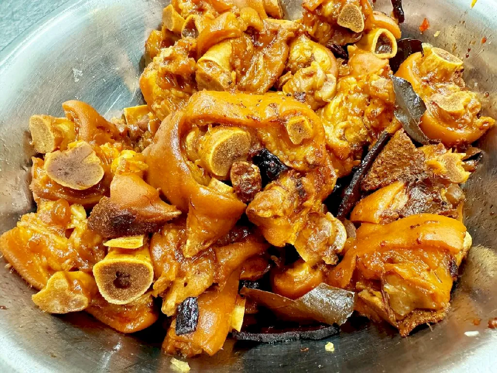 Fermented-Bean-Curd-with-Pork-Feet-南乳猪手煲
