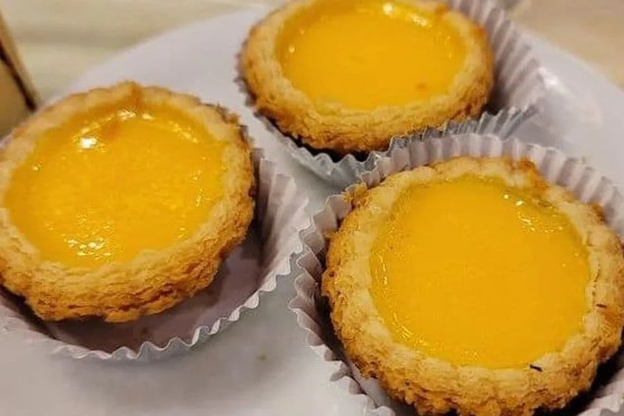 Baked Egg Custard Tarts / 香滑焗蛋挞 at Dragon Emperor – Saskatoon Chinese Restaurant