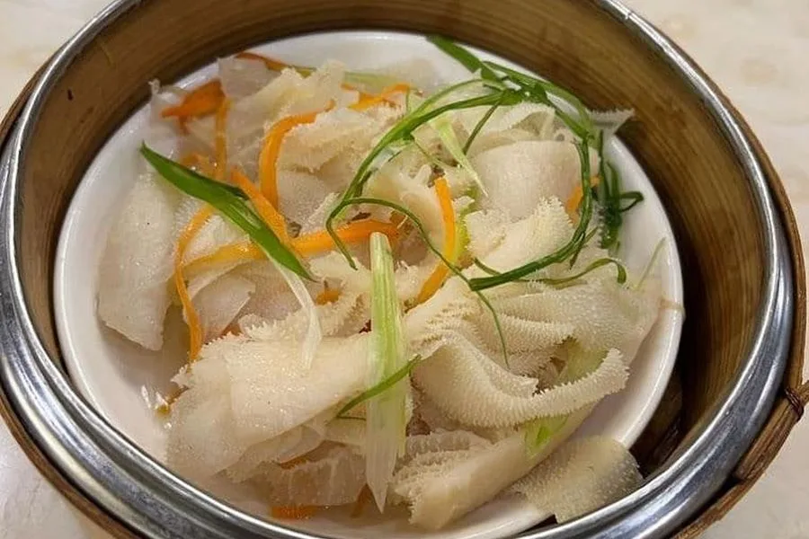 Steamed Beef Tripe with Ginger Green Onion / 姜葱牛百叶 at Dragon Emperor – Saskatoon Chinese Restaurant