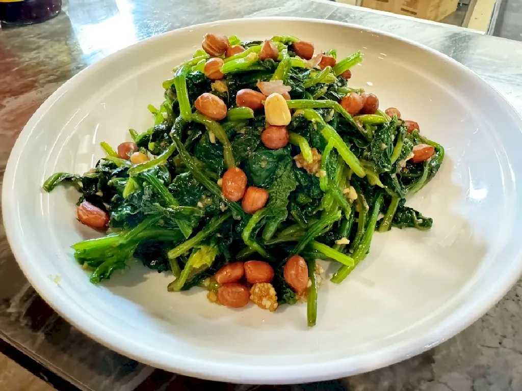 A Breath of Fresh Air: Dragon Emperor Dim Sum's Spinach in Aged Vinegar, Perfect for Saskatoon Spring