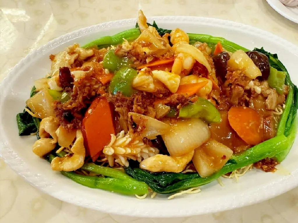 House Special Fried Noodle Saskatoon - Dragon Emperor Dim Sum Restaurant